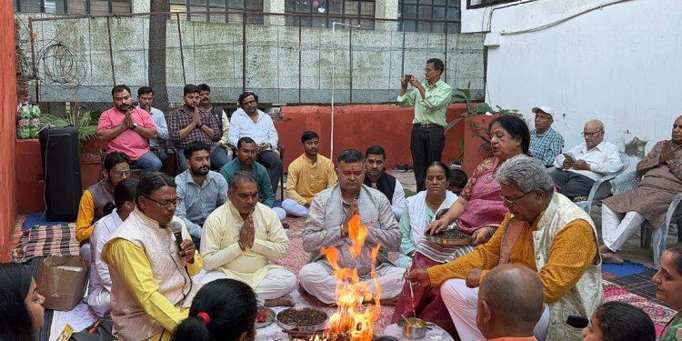 दीपावली पर विश्व शांति और मानव कल्याण हेतु हवन का आयोजन !