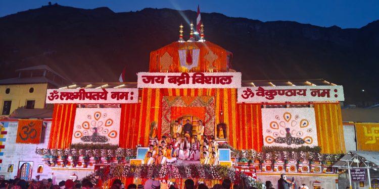 जय बद्रीविशाल ! श्री बद्रीनाथ धाम के कपाट आज प्रातः श्रद्धालुओं के लिए खोल दिए गए हैं ।